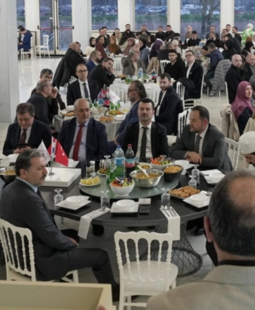 Hollanda Diyanet Vakfı Amsterdam’da Geniş Katılımlı İftar Programı Düzenledi 10 Screenshot_20260309_003456_WhatsApp