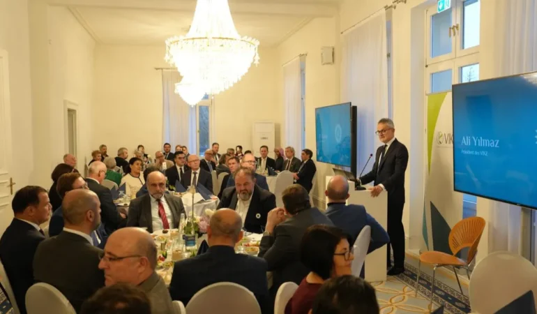 suleymancilar-cemaatinden-kolnde-iftar-abd-var-turkiye-yok-zso1