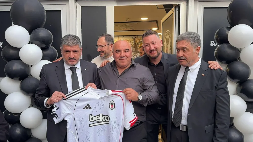 "Aykut Torunoğulları Hannover ve Hamburg'da Dernek Başkanlarıyla Bir Araya Geldi" 11 121333