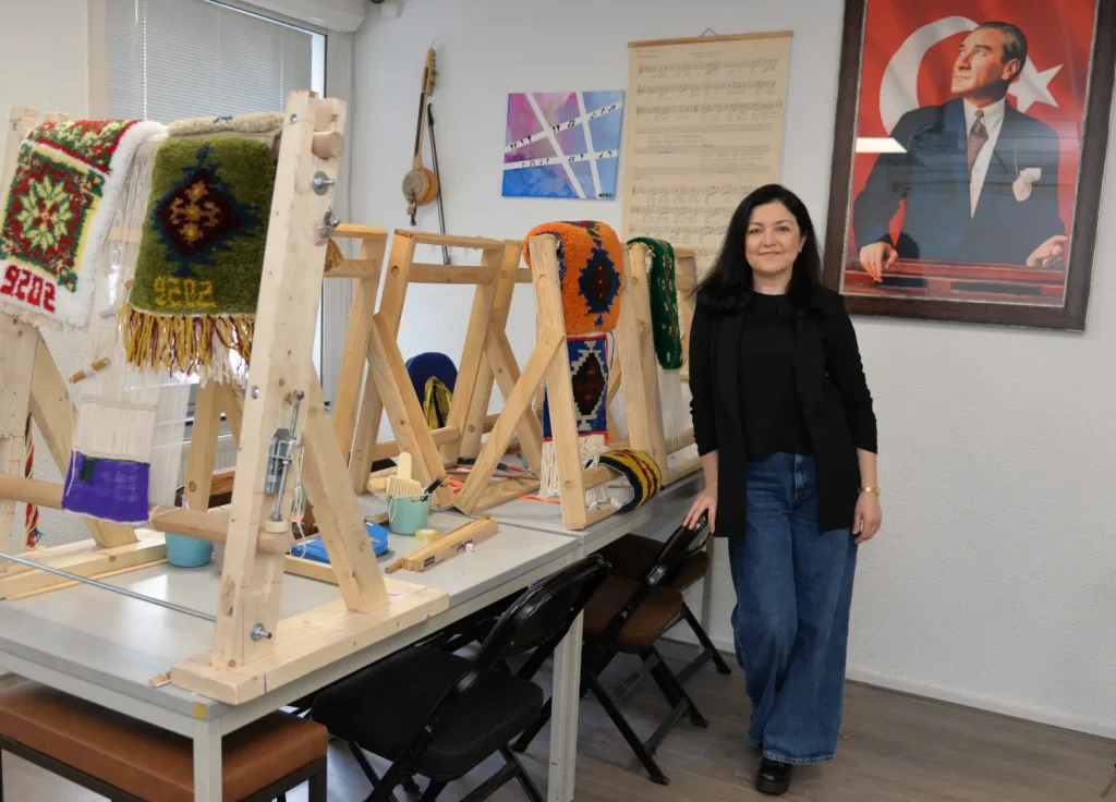 HOLLANDA’DA AYALİN MÜZİK VE KÜLTÜR VAKFI TAKDİR TOPLUYOR