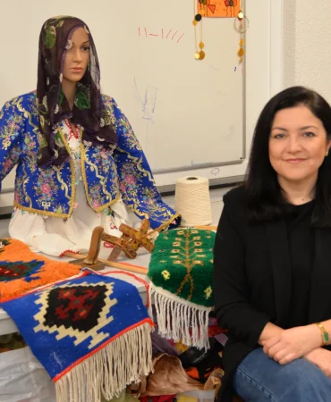 Ayalin Müzik ve Kültür Vakfı Yönetim Kurulu Başkanı Emine Tokail (2)(1)