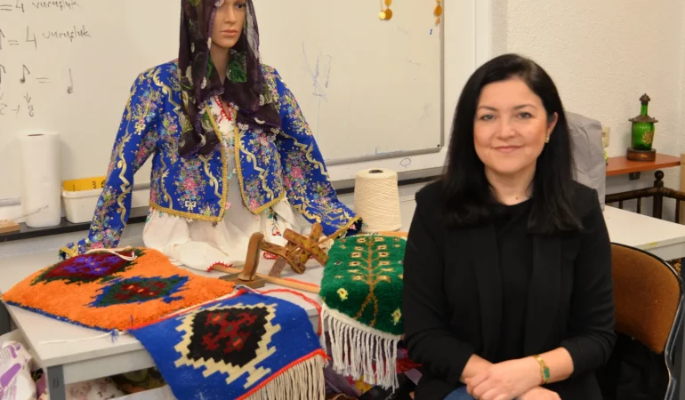 Ayalin Müzik ve Kültür Vakfı Yönetim Kurulu Başkanı Emine Tokail (2)(1)