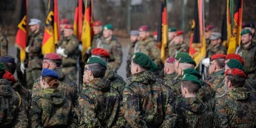 heimatschutz-division-heer-berlin-fahne-appell-1