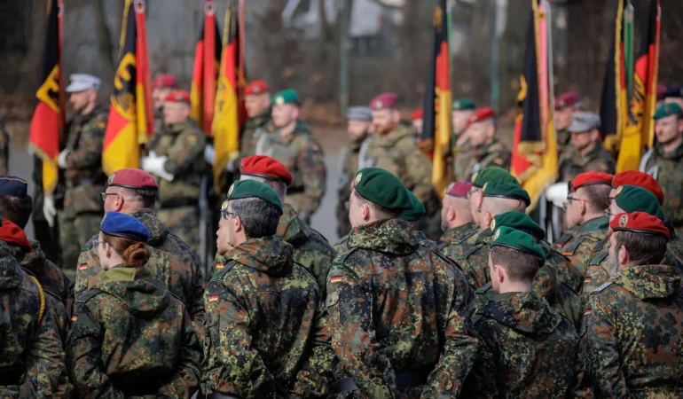 heimatschutz-division-heer-berlin-fahne-appell-1