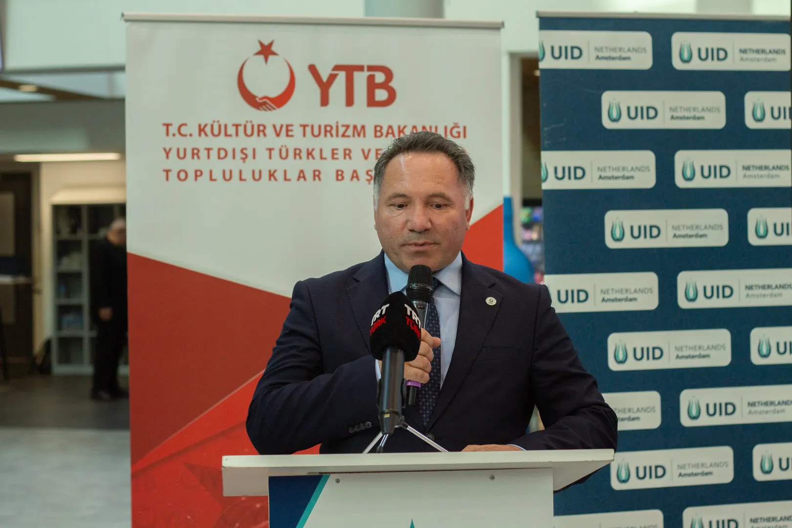 AA 20260523 41480317 41480311 HOLLANDADA MUSLUMAN KARSITLIGIYLA MUCADELE PANELI DUZENLENDI