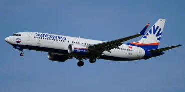 Berlin_Brandenburg_Airport_SunExpress_Boeing_737-8_MAX_TC-SOI_(DSC01636)