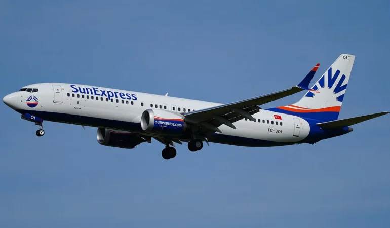 Berlin_Brandenburg_Airport_SunExpress_Boeing_737-8_MAX_TC-SOI_(DSC01636)