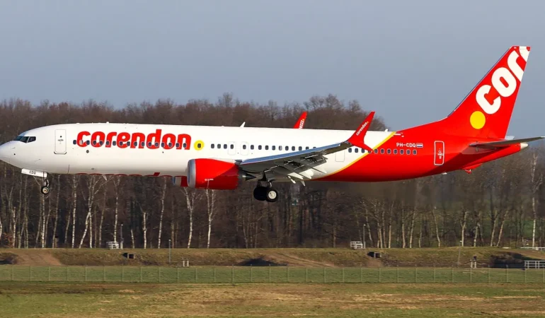 Corendon_Dutch_Airlines_Boeing_737_Max_9_landing_at_Hannover_Airport