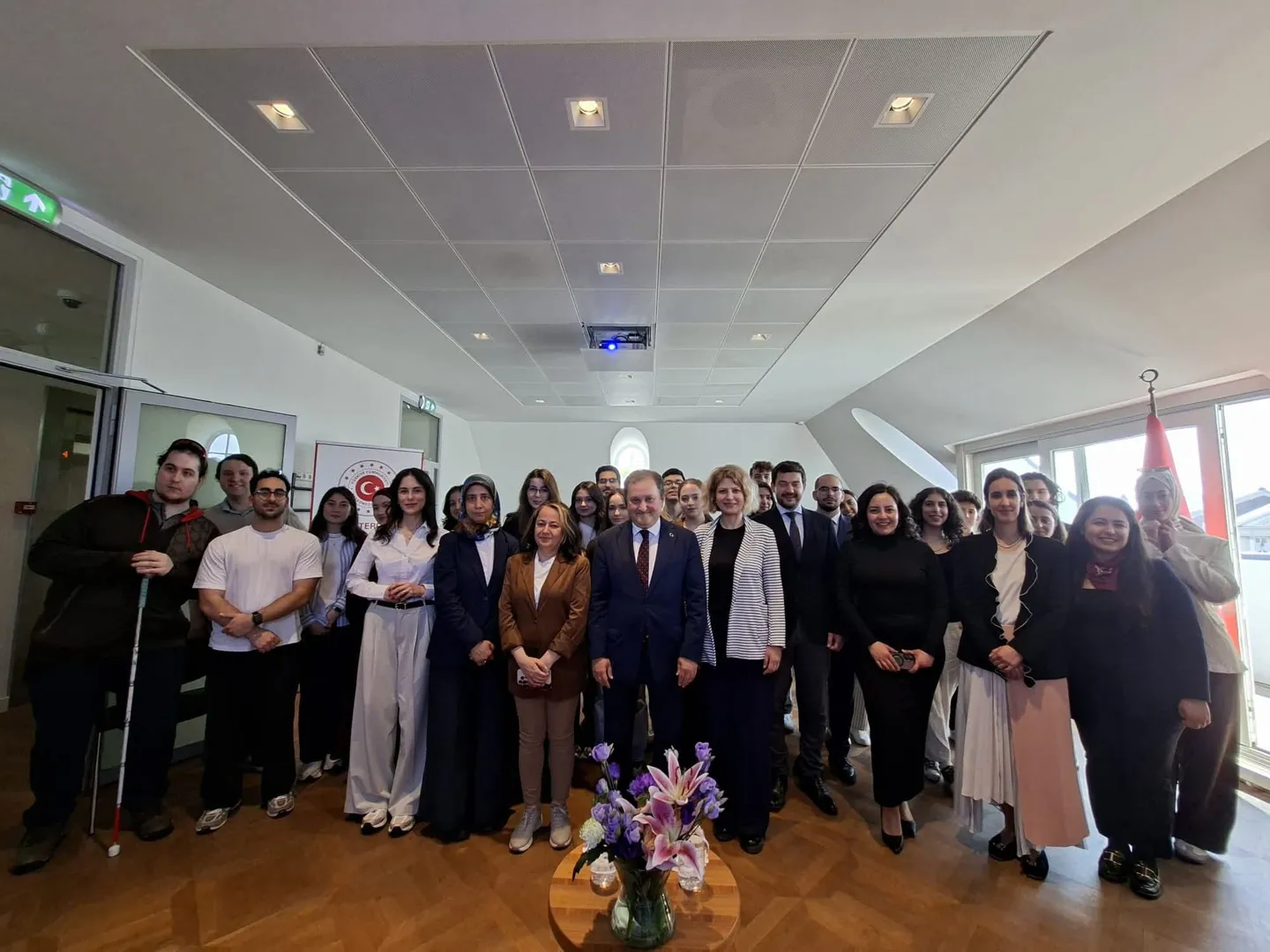 Amsterdam Başkonsolosluğu’nda “Hollanda Öğrenci Buluşması” Gerçekleştirildi 8 FB IMG 1779466112777