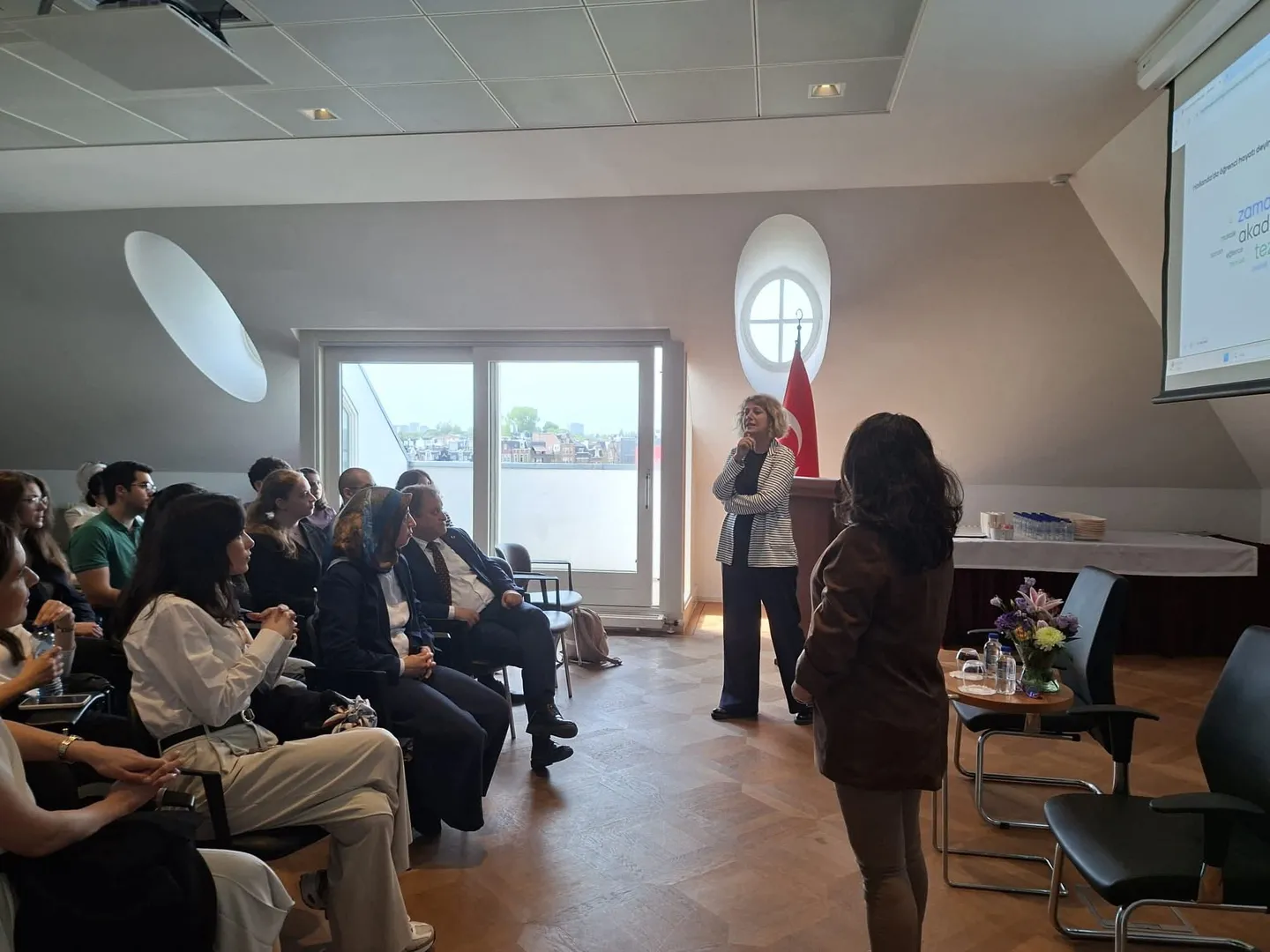 Amsterdam Başkonsolosluğu’nda “Hollanda Öğrenci Buluşması” Gerçekleştirildi 1 FB IMG 1779466117815