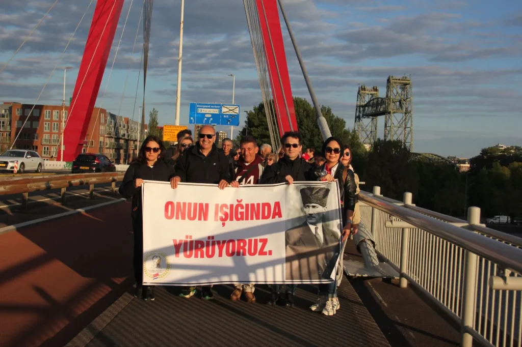 Rotterdam’da 19 Mayıs Yürüyüşü: “Onun Işığında Yürüyoruz” 9 IMG 20260518 WA0053
