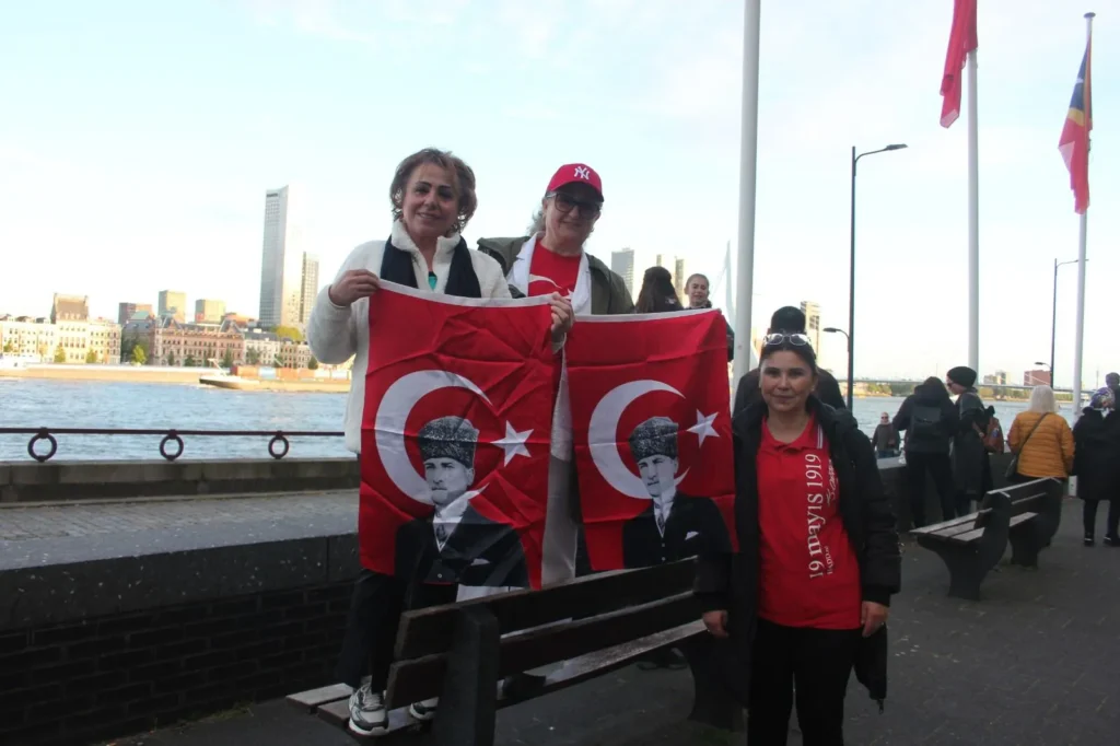 Rotterdam’da 19 Mayıs Yürüyüşü: “Onun Işığında Yürüyoruz” 11 IMG 20260518 WA0056