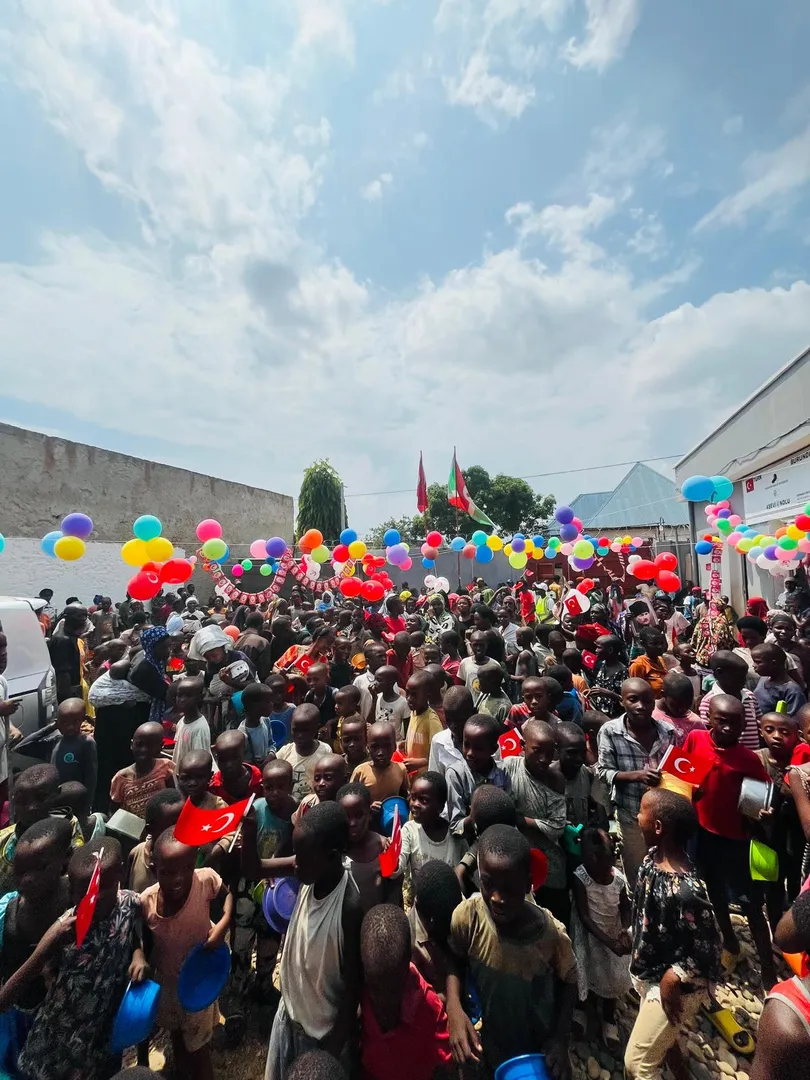 Burundi'de Altın Lale'nin 19 Mayıs coşkusu: Bülent Türker çocuklara Gençlik Bayramı hediye etti. 6 IMG 20260523 WA0009
