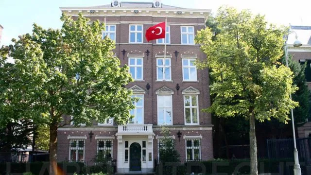 _102940996_hollanda-amsterdam-turk-baskonsoloslugu-randevu-alma-1024x505