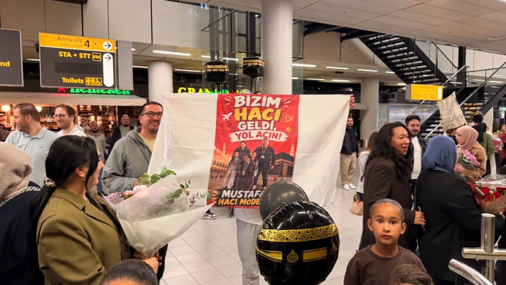 Hollanda’dan Kutsal Topraklara Giden 814 Hacı Dönüş Yaptı 10 177449