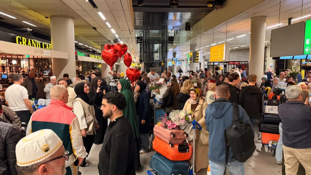 Hollanda’dan Kutsal Topraklara Giden 814 Hacı Dönüş Yaptı 14 177456
