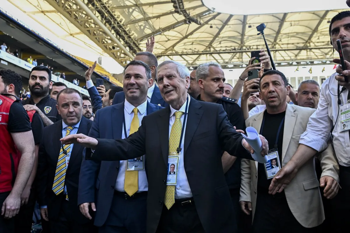 Fenerbahçe’de Aziz Başkan dönemi yeniden başladı: FB başkanlık seçimini Aziz Yıldırım kazandı