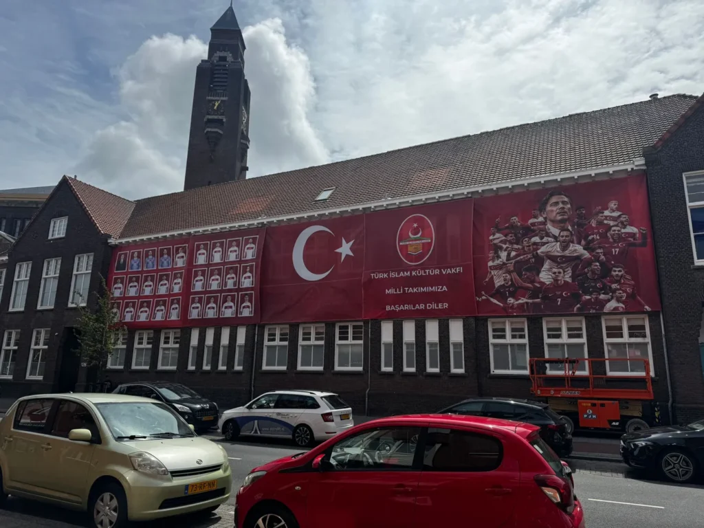Hollanda'da Milli Takım Heyecanı: Sokaklar da Camiler de Kırmızı-Beyaz 6 IMG 20260612 WA0029