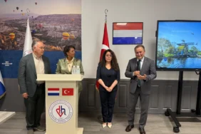 Hollanda'da 100 bini aşkın insan Gazze’ye acil insani erişim için sokaklara indi 3 thumbnail