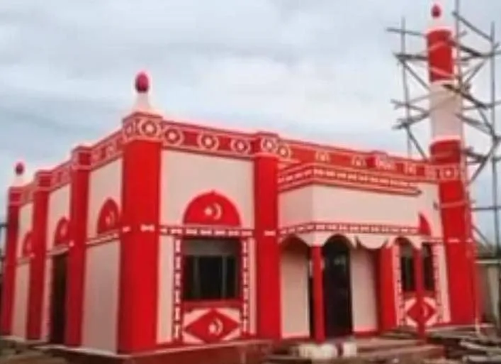Buranın bir cami olduğunu öğrenince harekete geçti…