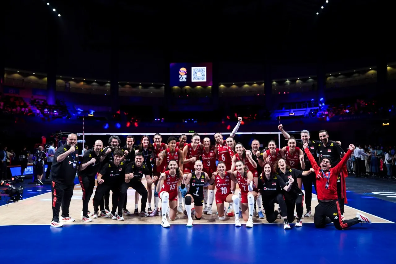 Filenin Sultanları Çin'e set vermeden finale yükseldi: 3-0 4 AA 20260725 42063759 42063758 2026 FIVB MILLETLER LIGI TURKIYE CIN