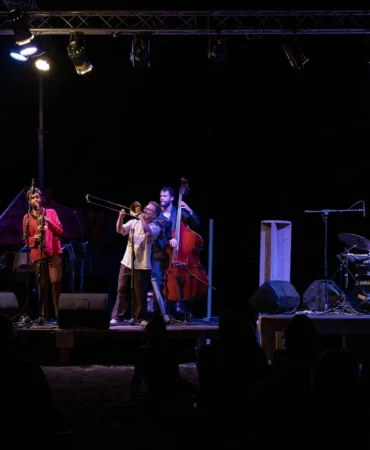 AA-20260730-42103201-42103197-23_ULUSLARARASI_GUMUSLUK_MUZIK_FESTIVALINDE_CAZ_KONSERLERI_DUZENLENDI