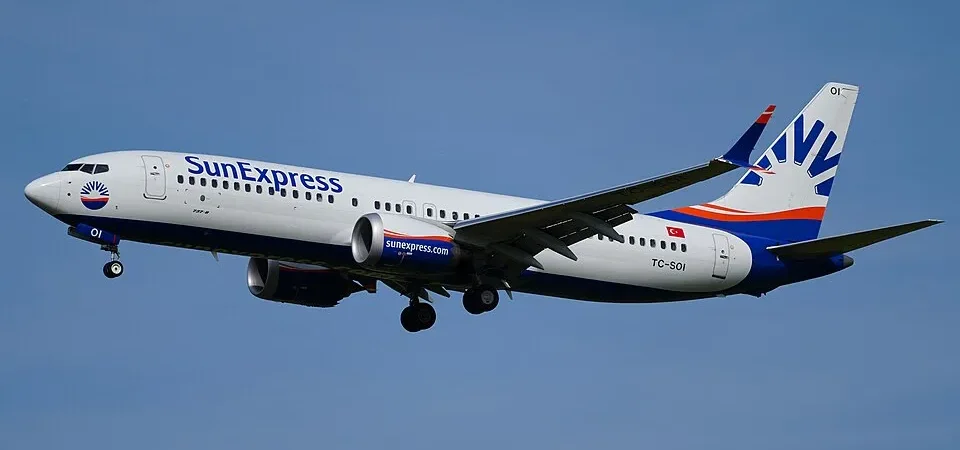 Berlin_Brandenburg_Airport_SunExpress_Boeing_737-8_MAX_TC-SOI_(DSC01636) (1)