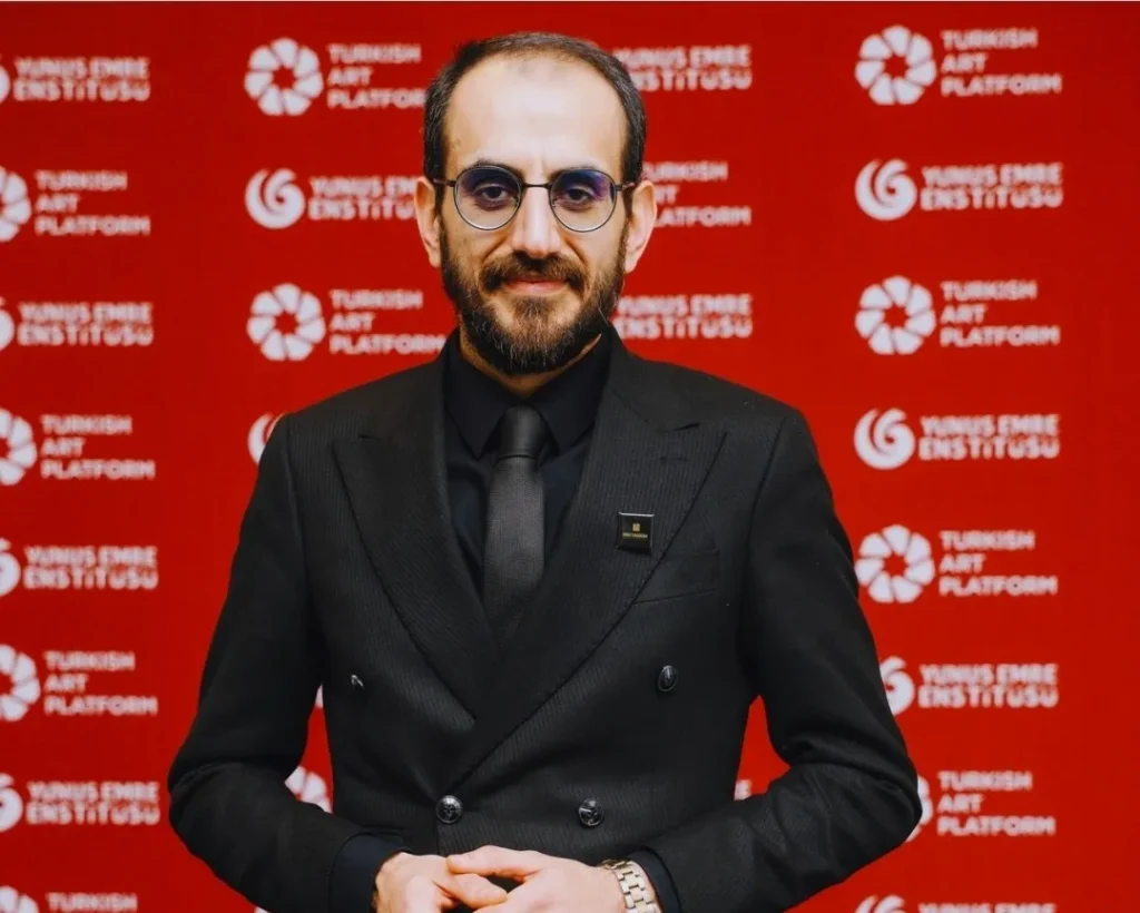 Çiçeği burnunda baba, çok yönlü eğitimci Umut Erdoğan, adeta kendini çocuklar ve gençlere adeta vakfetti