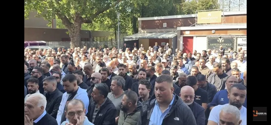 Nafis Koçak Dualar Eşliğinde Son Yolculuğuna Uğurlandı 16 251918