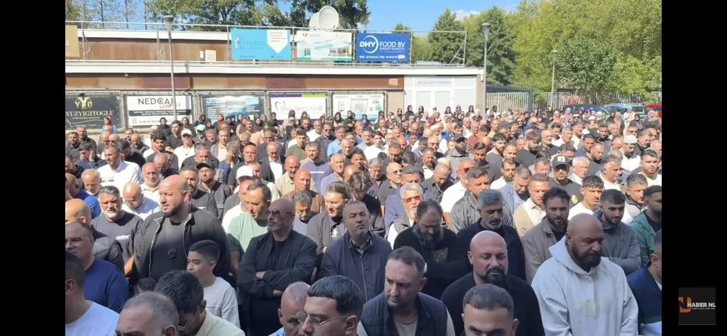 Nafis Koçak Dualar Eşliğinde Son Yolculuğuna Uğurlandı 15 251922