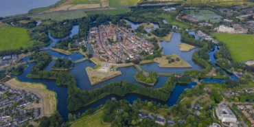 AA-20260803-42129206-42129192-HOLLANDANIN_YILDIZ_BICIMLI_SEHRI_NAARDEN