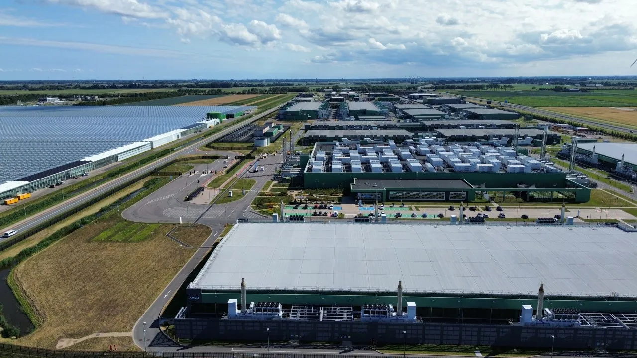 Microsoft’un Hollanda’daki bilgi tarlası dron ile görüntülendi