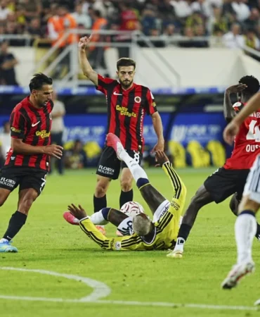 AA-20260815-42224952-42224950-GENCLERBIRLIGI_FENERBAHCE