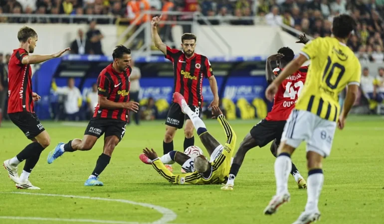 AA-20260815-42224952-42224950-GENCLERBIRLIGI_FENERBAHCE