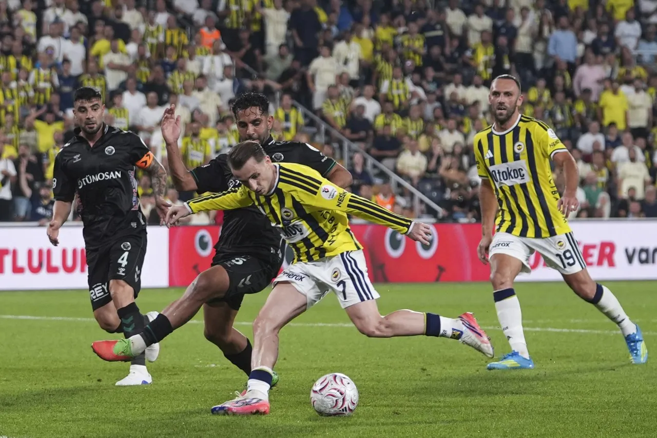 Fenerbahçe, Konyaspor’u 4-2 yenerken, Kaleci Ederson yıldızlaştı
