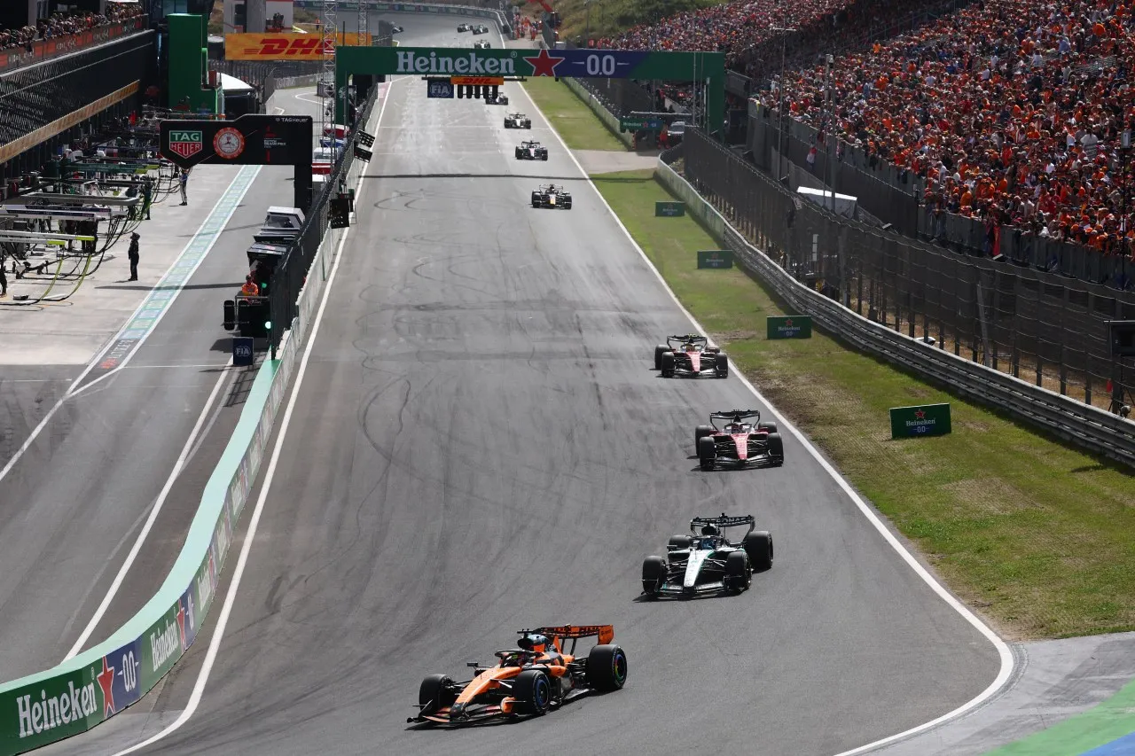 Formula1 Hollanda Grand Prix’inde zafer Lando Norris’in Max Verstappen kaza yaptı