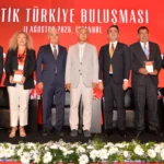 Göçten güce dönüşen Türk diasporası: 90 ülkeden 150'yi aşkın DTİK temsilcisi İstanbul'da buluştu 17 deik-plaket