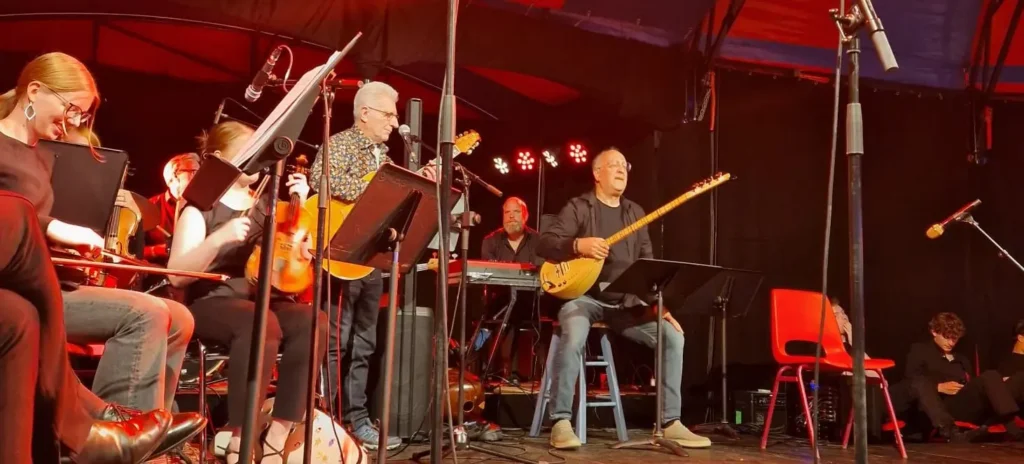 Hüsnü Uysal  Feyenoord’un 200’üncü yıl kutlmasına gitarı ve besteleri ile damga vurdu.