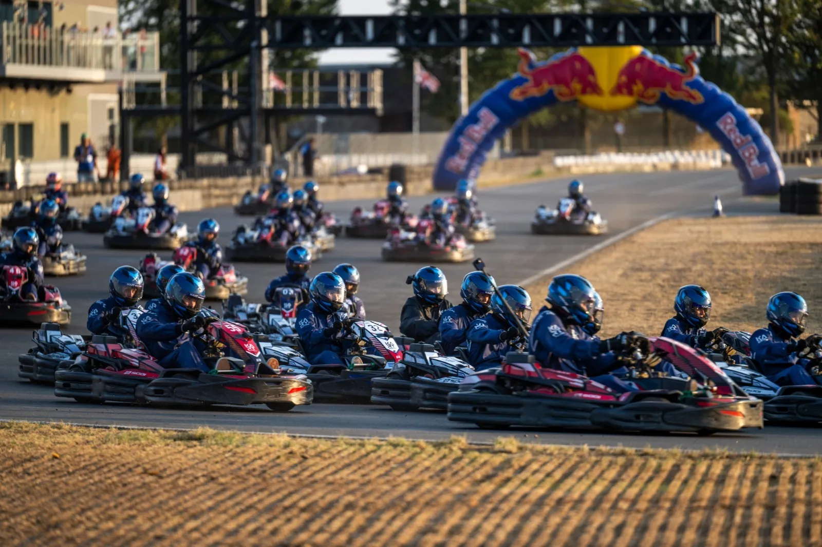 Hollandalı F1 pilotu Max Verstappen, go-kart pistinde Arda Saatçi ile yarışacak 5 AA 20260826 42313369 42313366 VERSTAPPEN INGILTEREDEKI GOKART PISTINDE 100 RAKIPLE YARISACAK