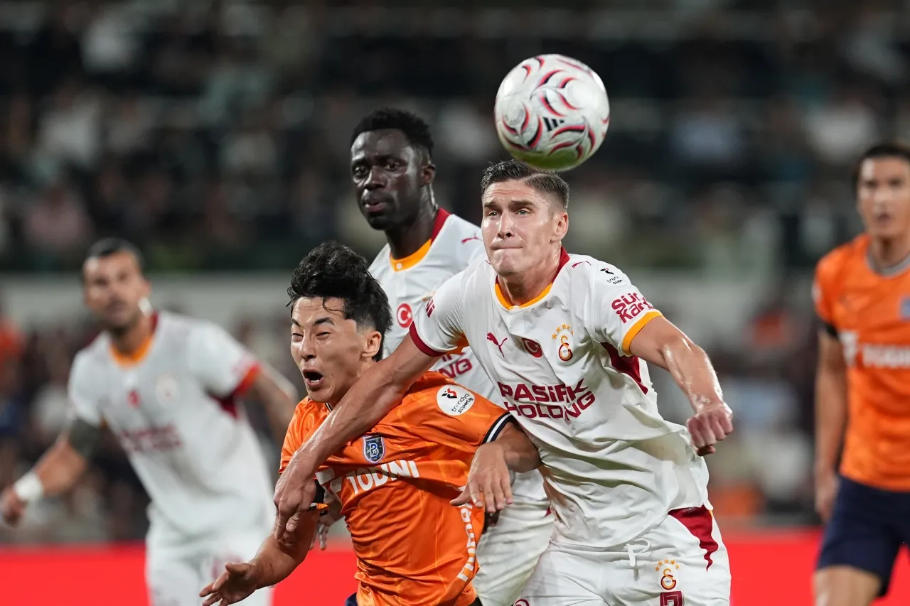 Galatasaray, Başakşehir'i 3-2 yenerek Avrupa için moral buldu 1 AA 20260904 42387427 42387424 BASAKSEHIR GALATASARAY