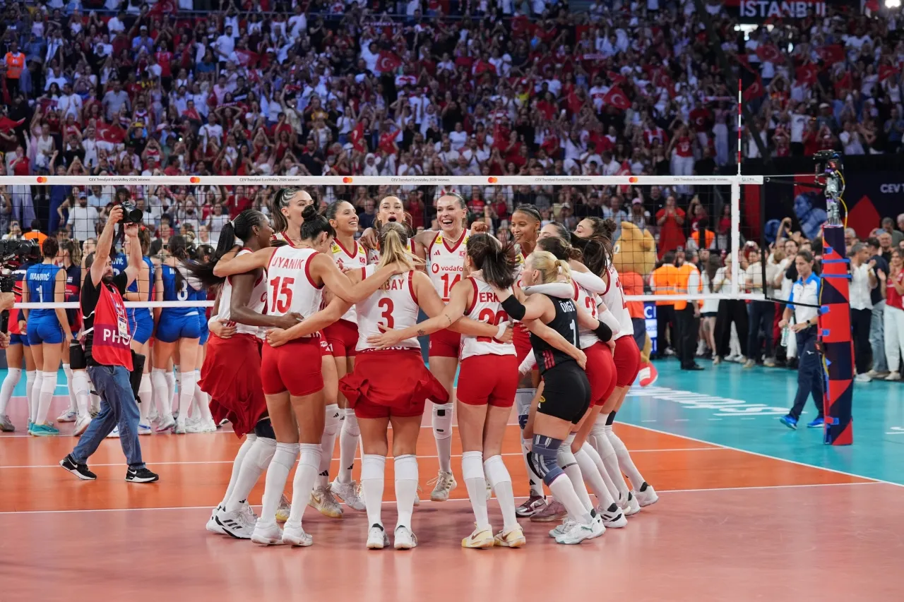 Filenin Sultanları Sırbistan'ı 3-0 yendi: Türkiye, Avrupa Şampiyonası'nda yine finalde 1 AA 20260905 42392726 42392724 TURKIYE SIRBISTAN