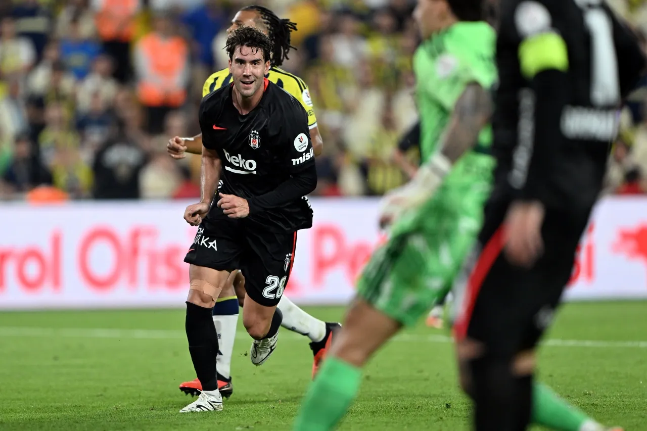 Beşiktaş, Fenerbahçe'yi Kadıköy'de yıktı: İlk derbiyi Kara Kartallar kazandı 1 AA 20260905 42394690 42394686 FENERBAHCE BESIKTAS