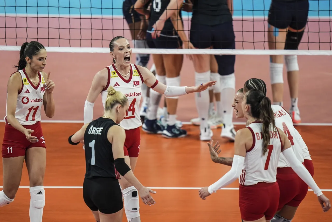 Filenin Sultanları Şampiyon, İtalyanlara karşı sallandık ama yıkılmadık: Türkiye 3 - İtalya 2 1 AA 20260906 42401034 42401027 ITALYA TURKIYE