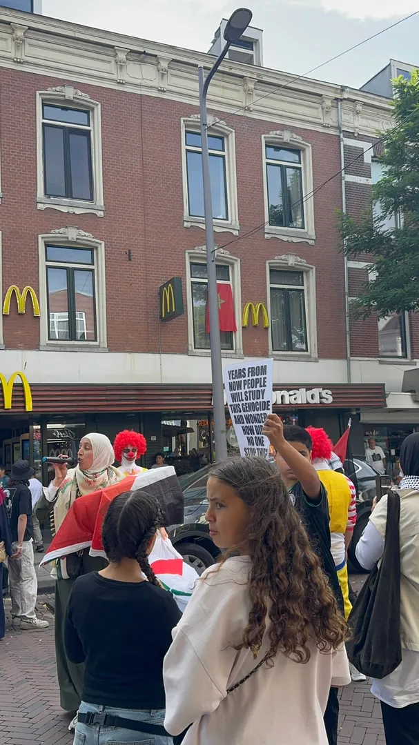 Rotterdam’da Gazze İçin Yürüyüş: İsrail Protesto Edildi, İşletmelere Boykot Çağrısı Yapıldı 5 IMG 20260912 WA0017