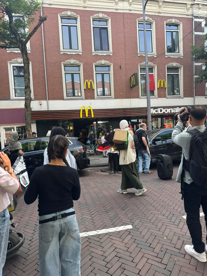 Rotterdam’da Gazze İçin Yürüyüş: İsrail Protesto Edildi, İşletmelere Boykot Çağrısı Yapıldı 1 IMG 20260912 WA0022