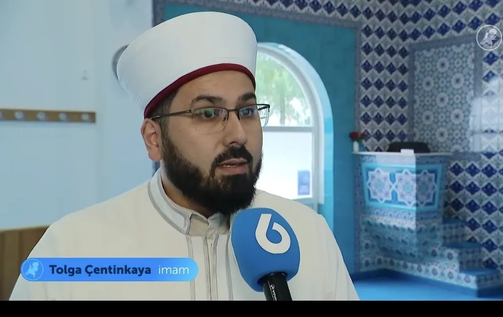 HDV Amsterdam Osdorp Hacı Bayram Camii İmamı Tolga Çetinkaya,Meldvin.nl Devrede. Konuyu tv için anlattı 1 Screenshot 20260919 141429 WhatsApp