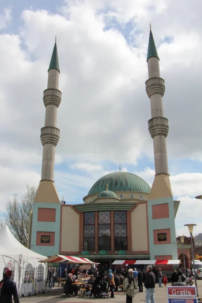 Hollanda başta olmak üzere Avrupalı Türkler yaşadıkları ülkelerden memnun mu? 21 490583020 2786675748330378 6920926705701339467 n